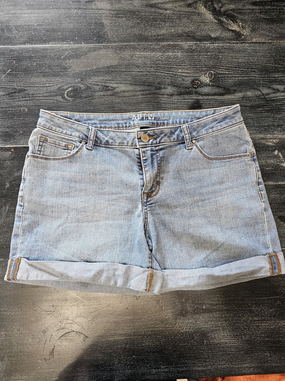 Apt. 9 Light Blue Denim Roll-Cuff Women's Shorts